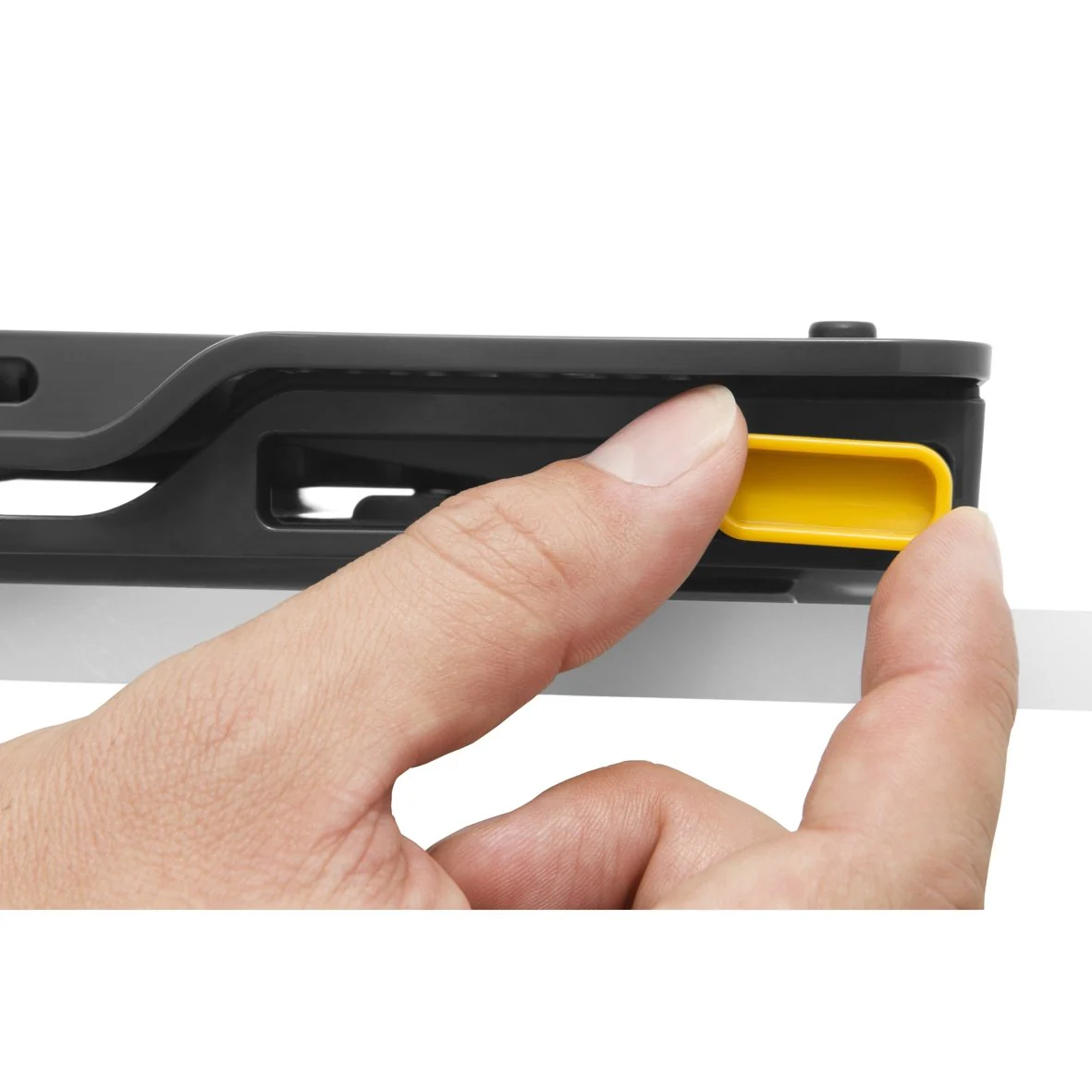 Laptop Cooling Pad With 4-Port 2.0 Hub - Black - Image 4