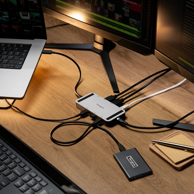 USB4 Dual Video Mobile Dock with 140W EPR Pass-Thru - Image 9
